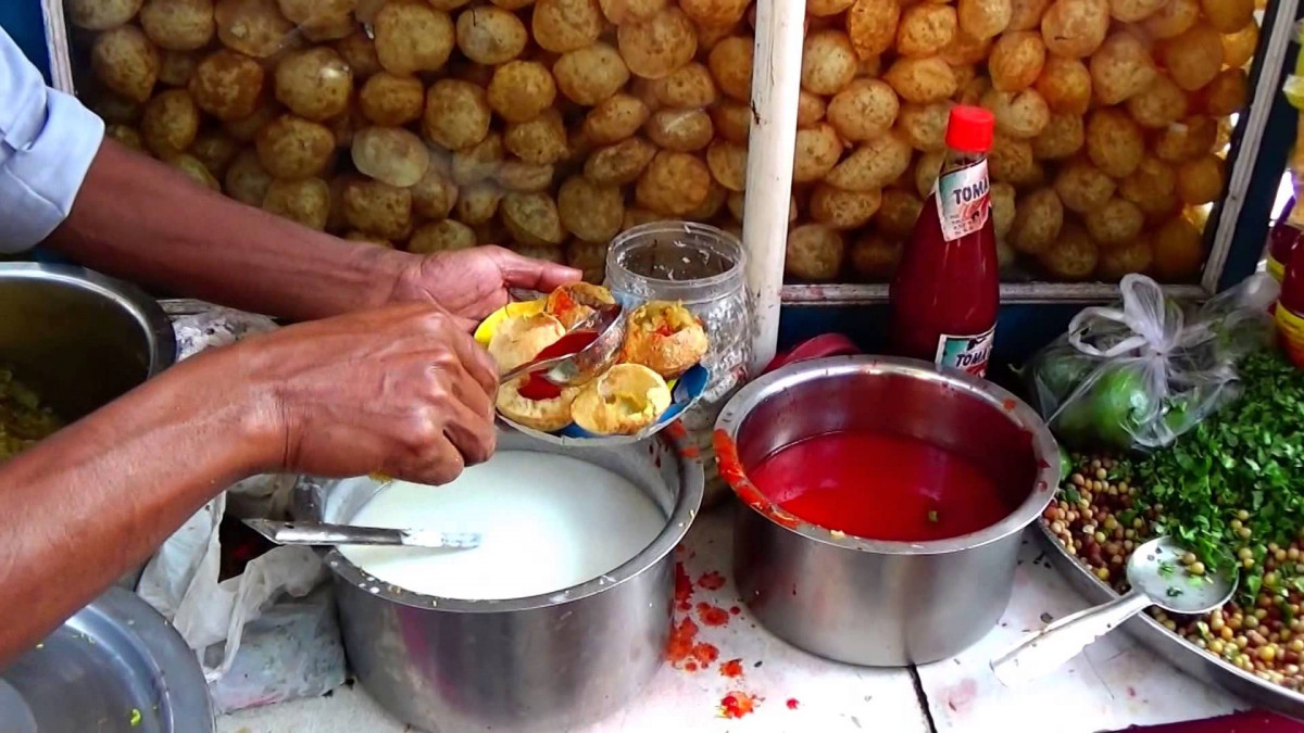 ललितपुर महानगरपालिकामा ठेला गाढामा पानीपुरी बेच्न रोक !