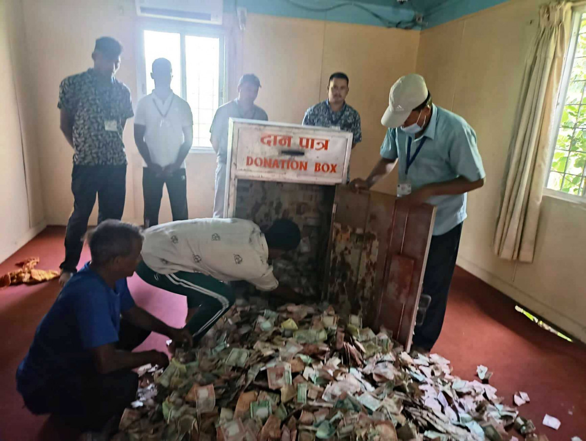 लुम्बिनीमा दानपेटिका खोलियो : दान रकम गन्न सिसिटिभी क्यामेरा जडान