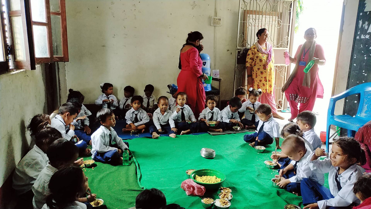 बुटवलमै भोको पेट पढ्न बाध्य छन् स्कूले बालबालिका   !