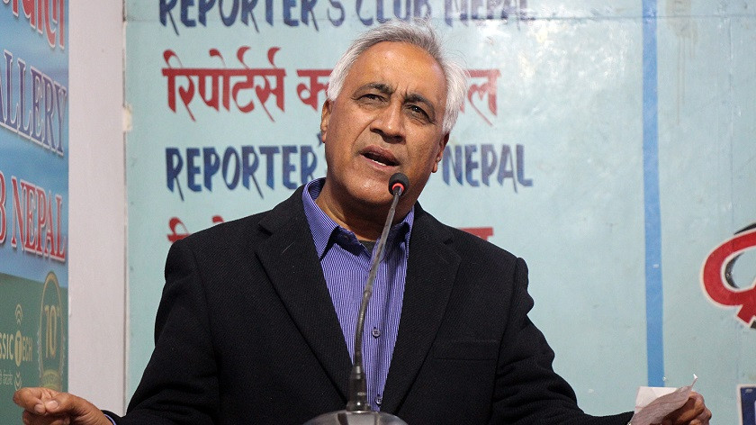 डा.चन्द्र भण्डारीको प्रश्न : युवाहरु पुच्छर बन्ने की नेतृत्व लिन तयार हुने ?