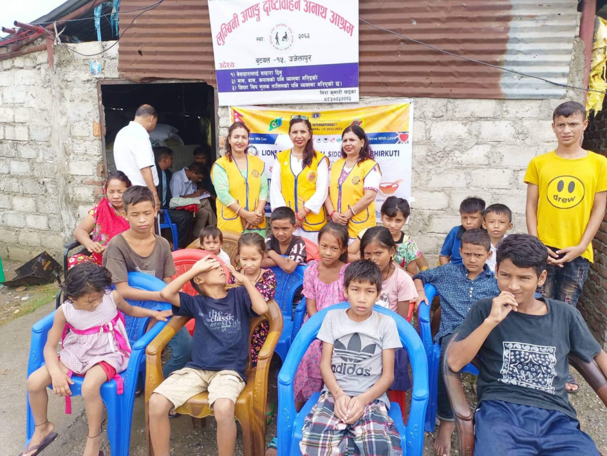 लायन्स सिद्धबाबा भृकुटीद्वारा आश्रमका दृष्टिविहीनलाई खाना