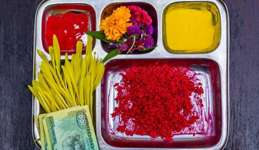 आज बडा दशैं : टीका लगाइमाग्ने पश्चिम र लगाइदिने पूर्व फर्किनुपर्ने !