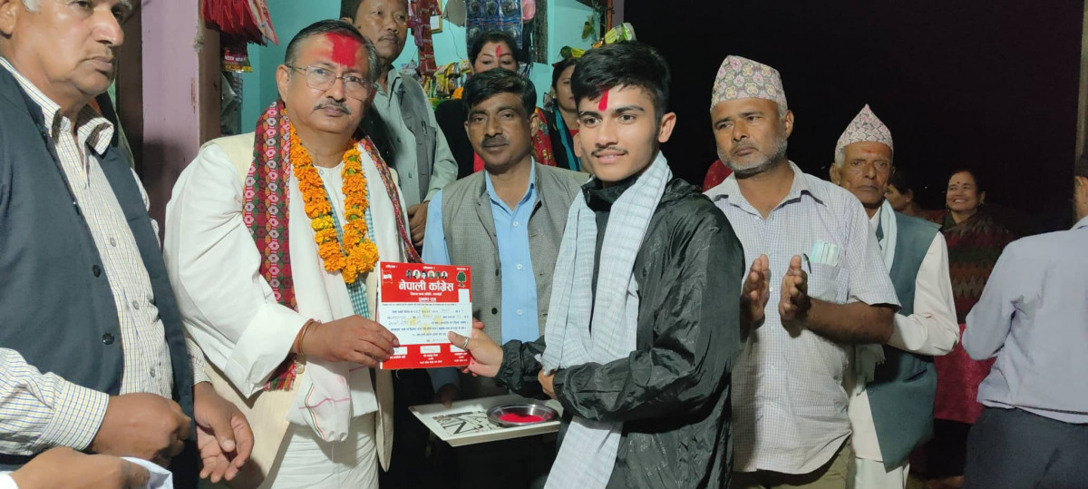 एमाले परित्याग गरी ५० जना युुवा नेपाली कांग्रेसमा प्रवेश