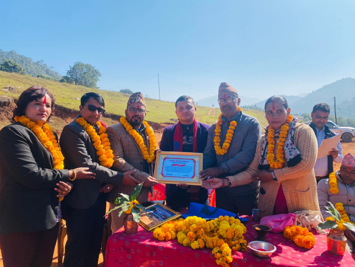 बुल्म आधारभूत बिद्यालयमा लायन्स  बुटवल गोल्डेन जुब्लीद्वारा शैक्षिक सामाग्री सहयोग