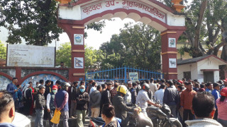 रुपन्देही २ मा पुन:मतदानको माग गर्दै एमालेबाहेकका दलहरु प्रदर्शनमा उत्रिए !