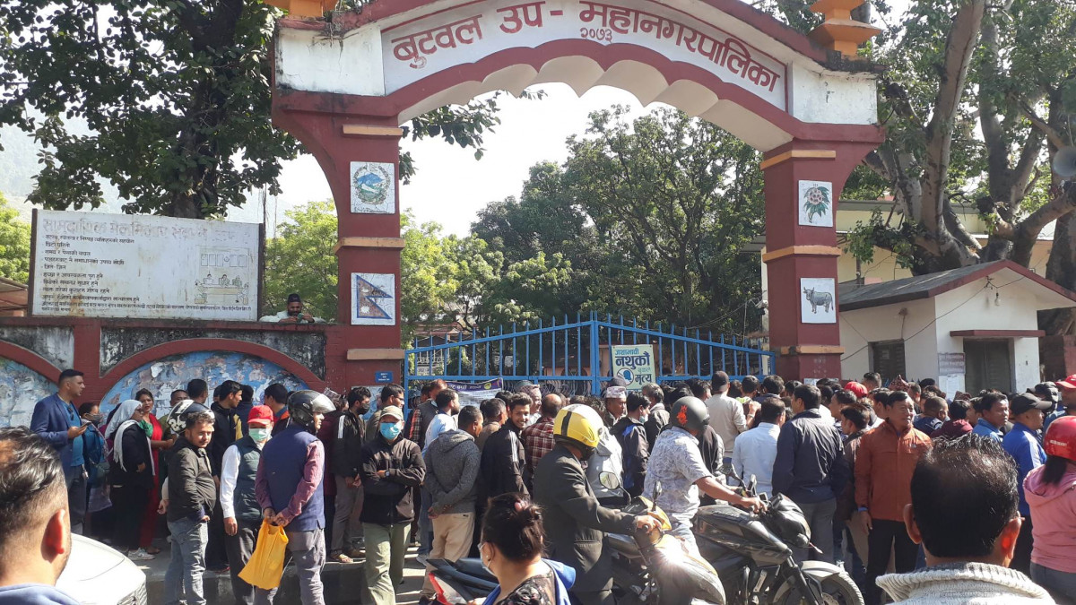 रुपन्देही २ मा पुन:मतदानको माग गर्दै एमालेबाहेकका दलहरु प्रदर्शनमा उत्रिए !