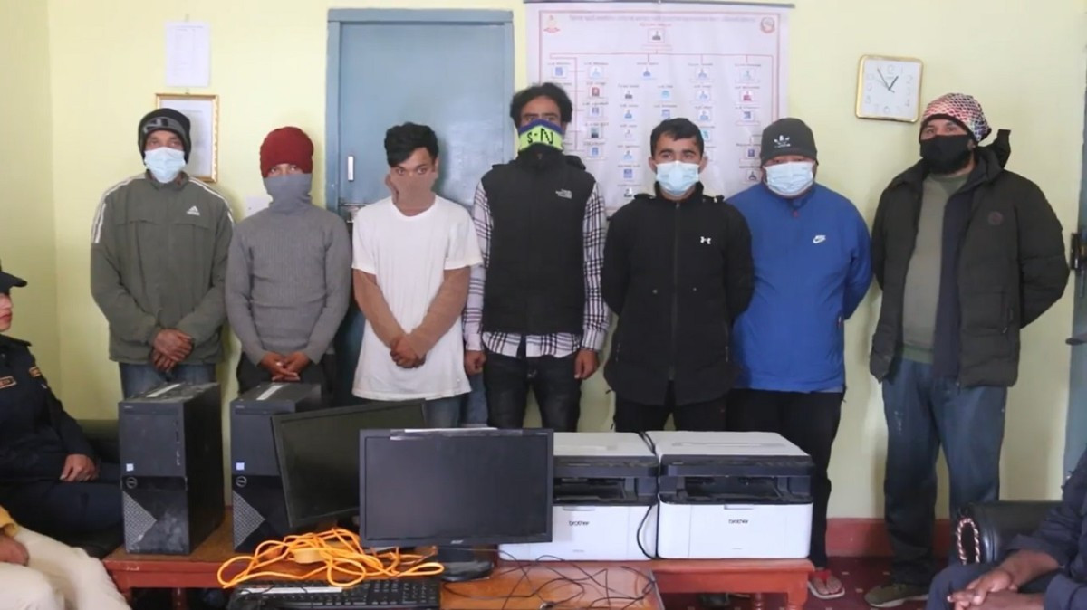 स्याङ्जाका  विद्यालयमा कम्प्युटर चोरी गर्ने सात जना पक्राउ