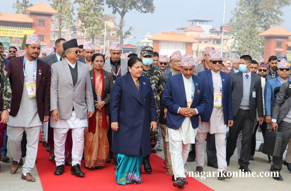 rastrapati in mela.jpg