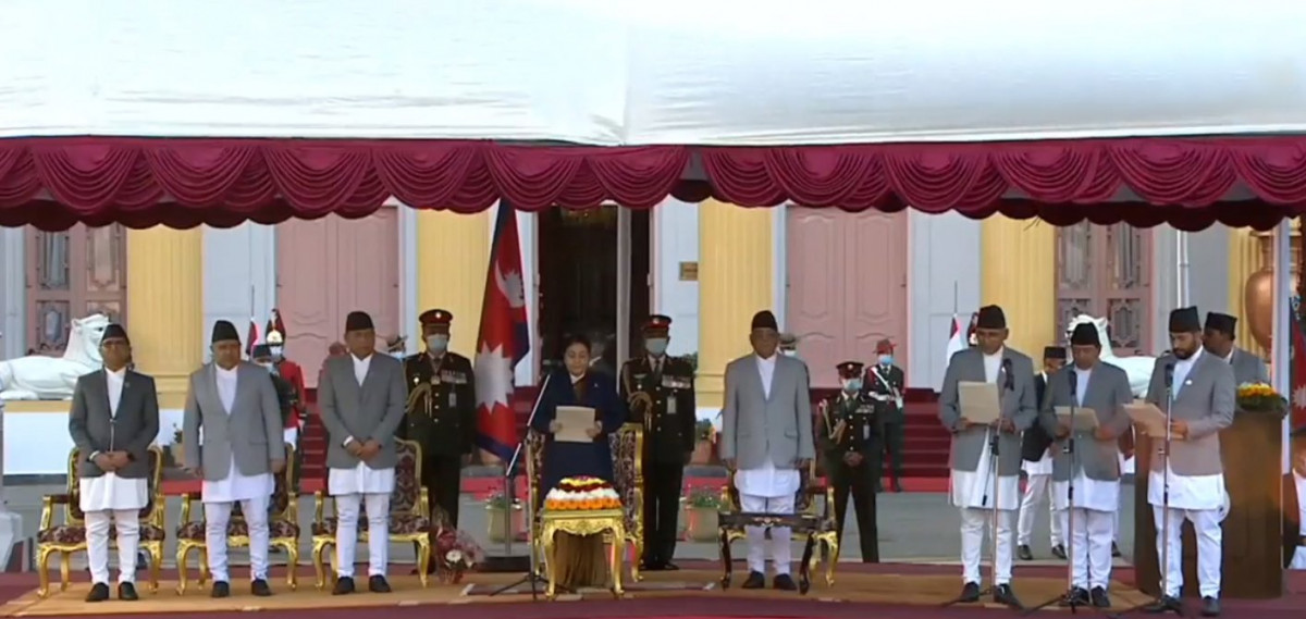 आठ सदस्यीय मन्त्रिपरिषद् गठन,प्रधानमन्त्री ‘प्रचण्ड’ सहित मन्त्रीहरूले लिए शपथ