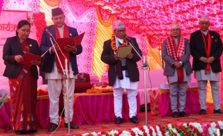 लुम्बिनी प्रदेशका मुख्यमन्त्री  लिला  गिरी र २ मन्त्रीले लिए शपथ