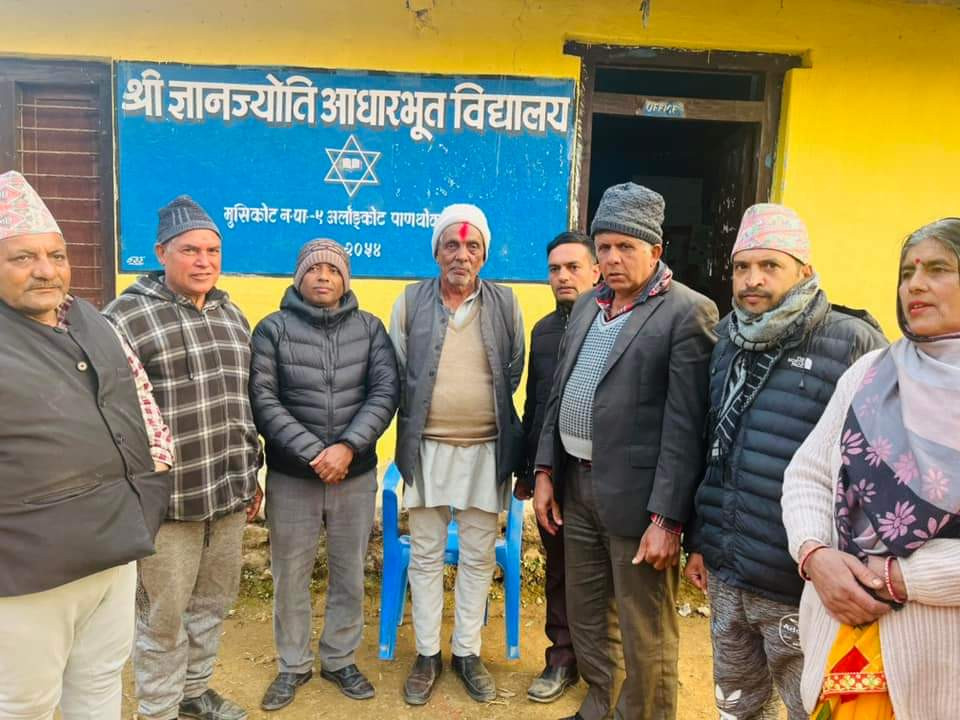 सापकोटाले दिए ज्ञानज्योति आधारभूत विद्यालयलाई सात लाख २६ हजार