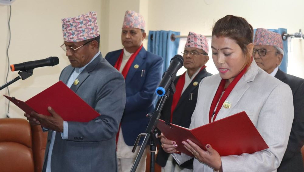 लुम्बिनी प्रदेशका सभामुख र उपसभामुखद्वारा शपथ