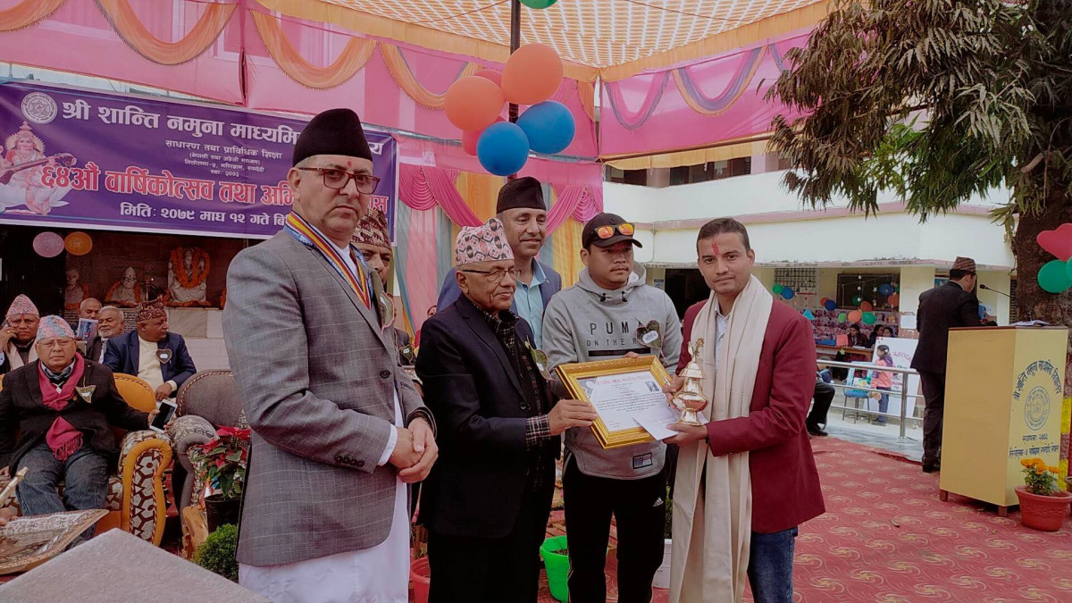 सम्पादक ज्ञवालीलाई शिक्षा पत्रकारिता पुरस्कार