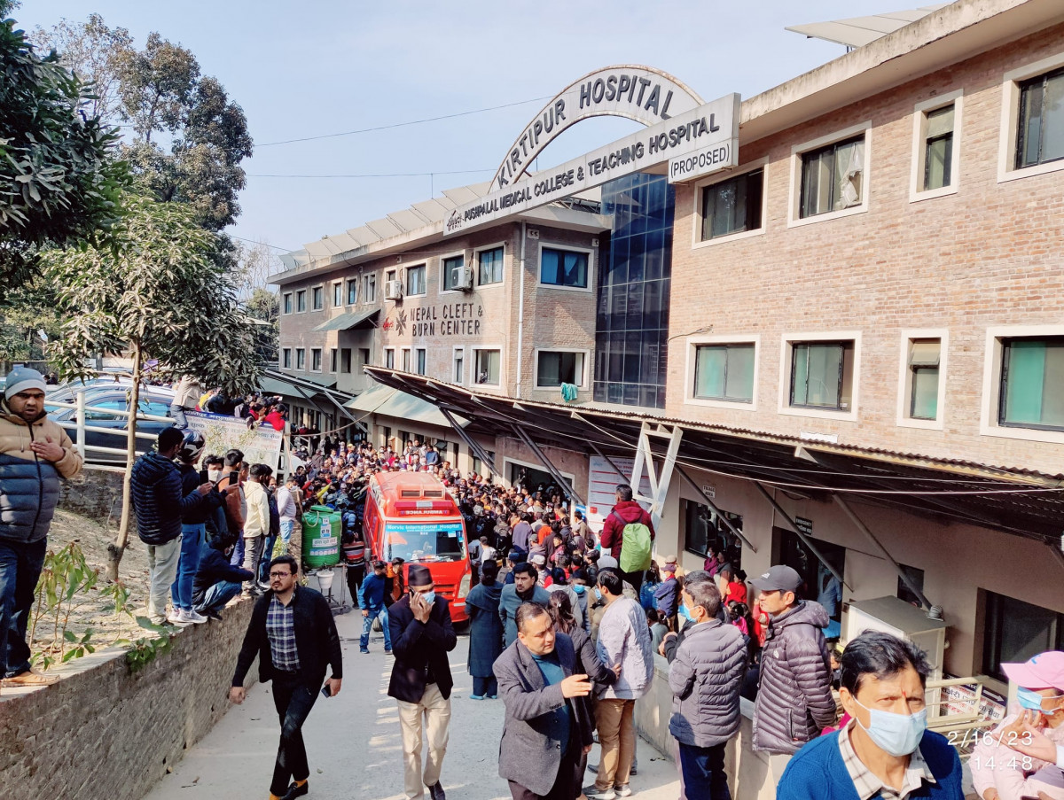 सिलिण्डर विस्फोटबाट घाइते डा.चन्द्र भण्डारीलाई थप उपचारका लागि भारत लगियो