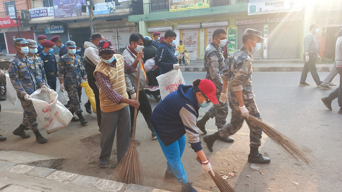 चेम्बर अफ कमर्स रुपन्देहीद्वारा सिद्धार्थनगरमा सरसफाई