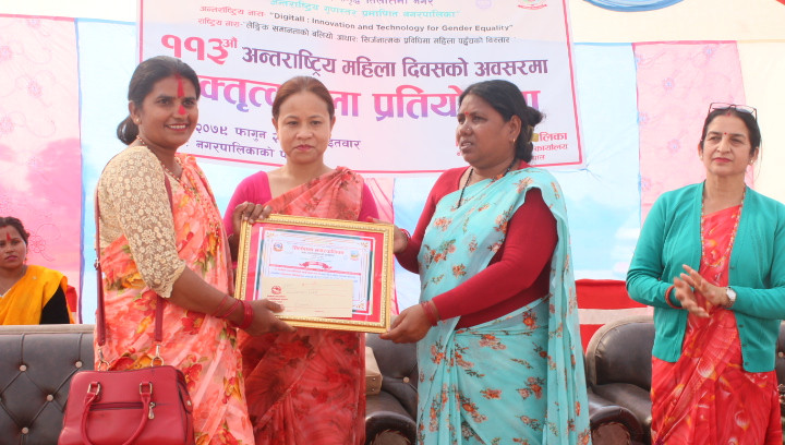 तिलोत्तमामा बक्तृत्वकला प्रतियोगिता,कमला पाठक प्रथम