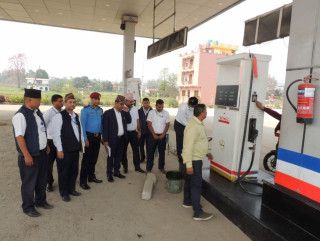 मापदण्ड बिपरित तेल बेचेपछि बुटवल नयाँगाउँको लम्साल आयल सप्लायर्समा शील