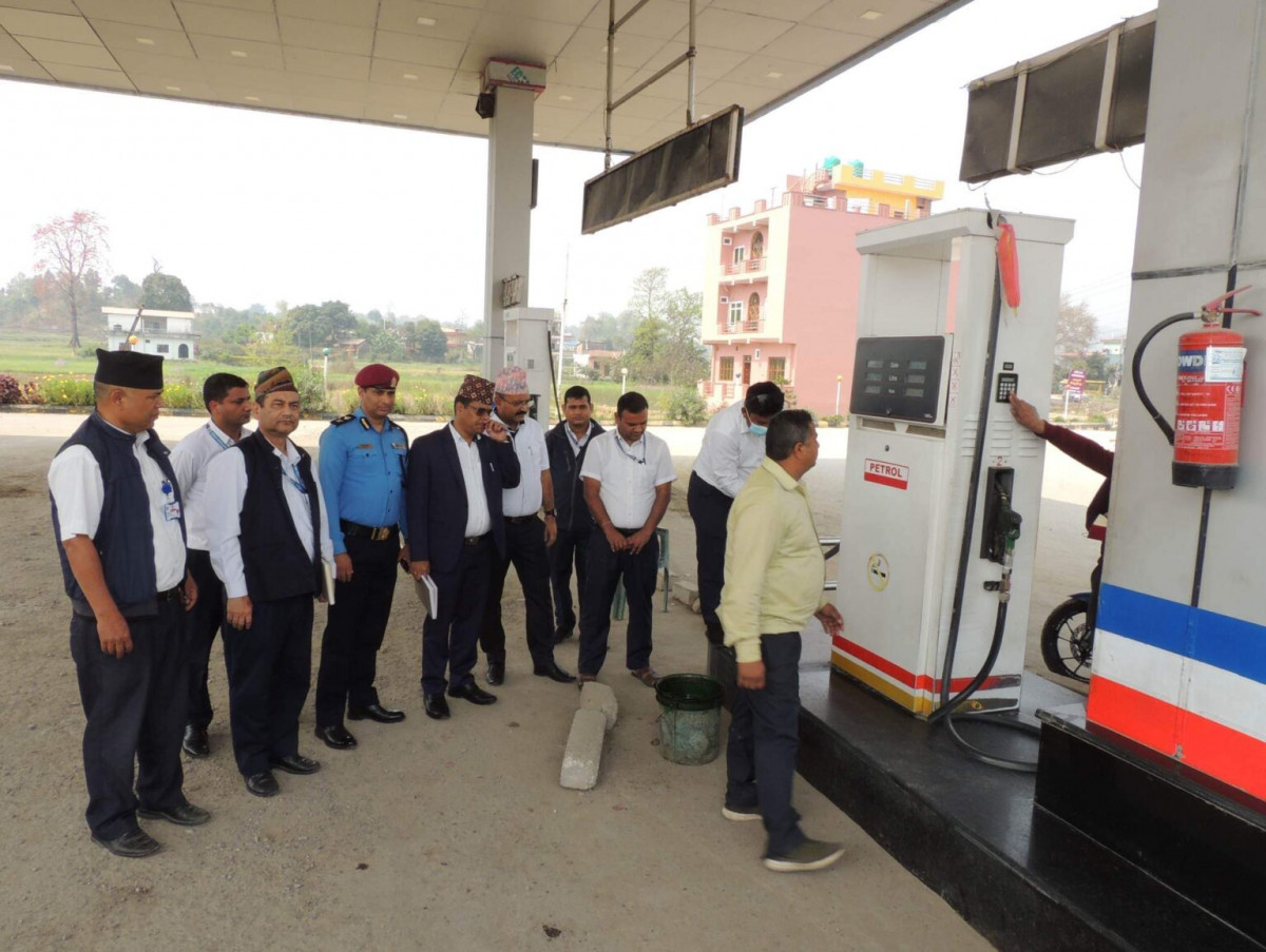 मापदण्ड बिपरित तेल बेचेपछि बुटवल नयाँगाउँको लम्साल आयल सप्लायर्समा शील