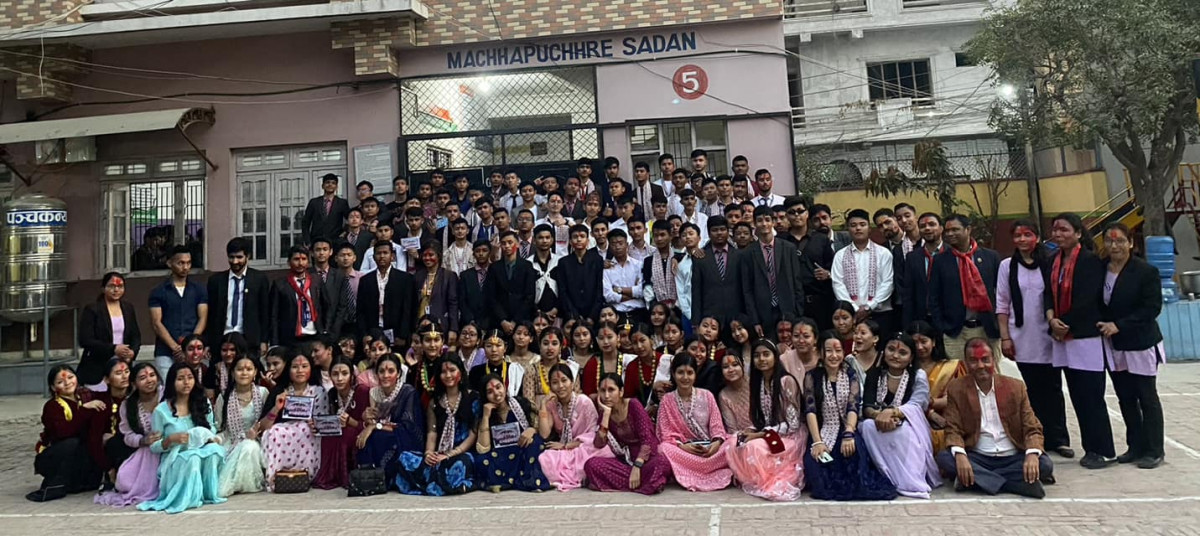 तिनाउ इङ्लिस बोर्डिङ स्कुलमा कक्षा १० का विद्यार्थीहरुलाई बिदाई