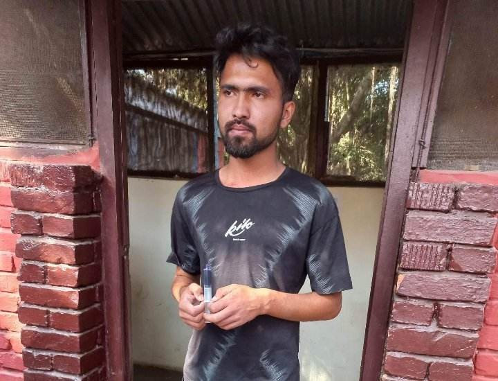 पक्लिहवा क्याम्पस चुनाव : सिरिन्जमा मसी  हालेर मतपेटिकामा राख्दै गरेका ढकाल प्रहरीको नियन्त्रणमा !