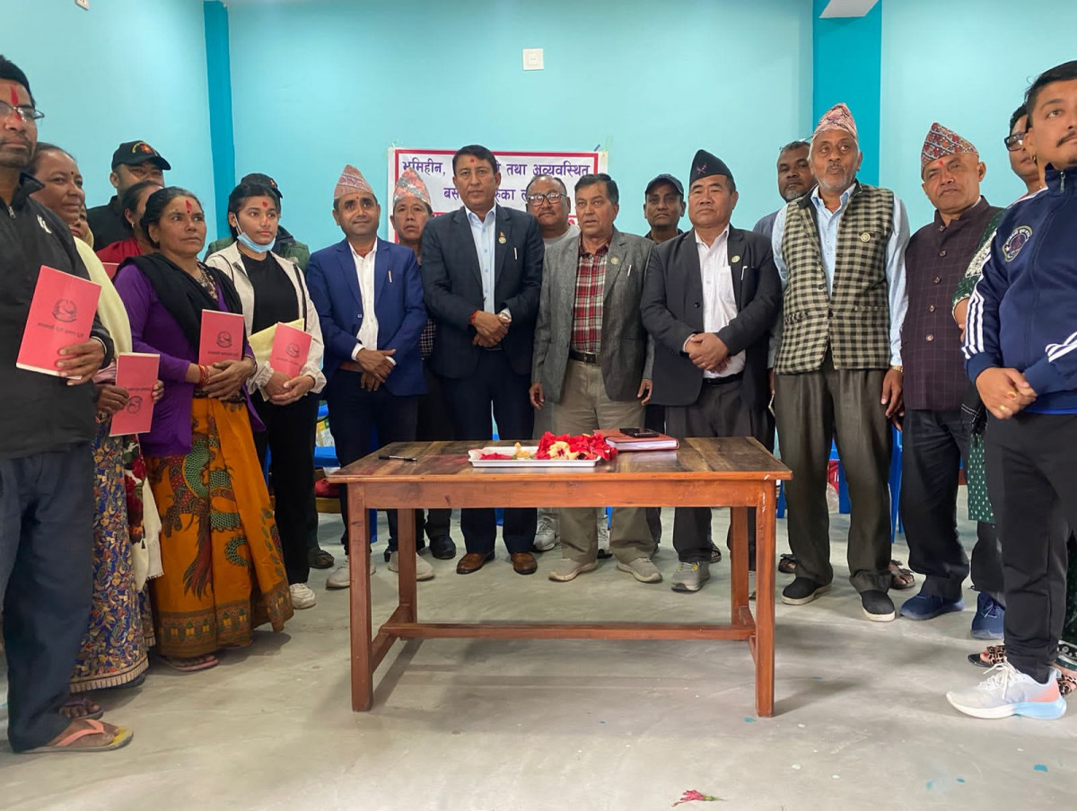 तिलोत्तमा १४ का १२ जनालाई लालपूर्जा वितरण