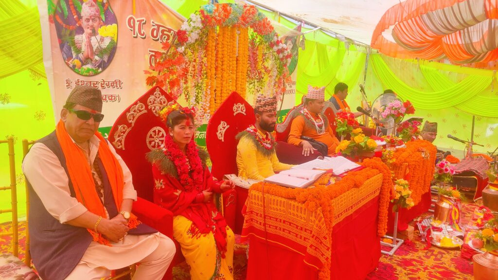 कञ्चनमा जारी १८ महापुराण पाठपारायण महायज्ञमा भक्तजनहरुको घुइँचाे