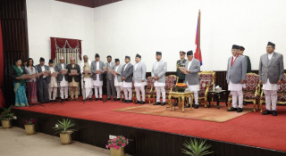 ६ वटा मन्त्रालय प्रधानमन्त्री  प्रचण्डसँगै,सातौंपल्ट पुनर्गठन हुँदा पनि मन्त्रिपरिषद अपुरो