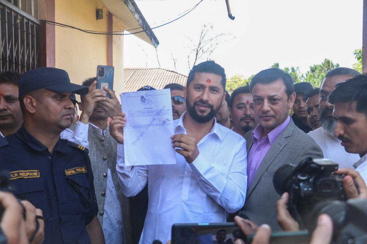 चितवन–२ मा रवि लामिछानेले गराए मनोनयन दर्ता