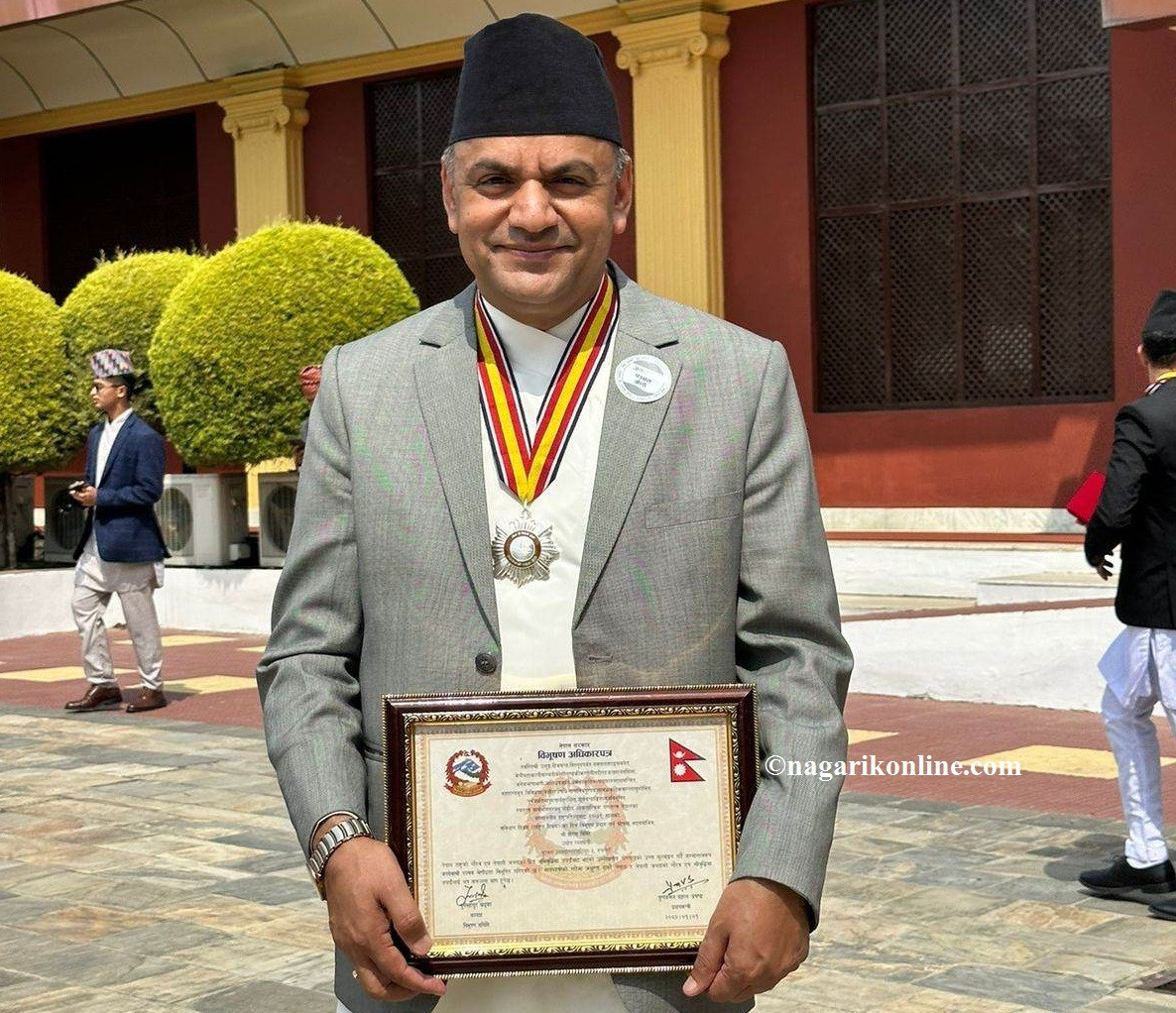 राष्ट्रपति पौडेलद्वारा बुटवलका ब्यवसायी योगेश घिमिरेलाई ‘जनसेवाश्री’ विभूषण प्रदान