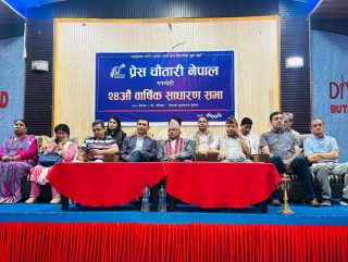 अस्थिरताबाट फाइदा लिने शक्तिका विरुद्ध कलम चलाउन मुख्यमन्त्री गिरीको आग्रह