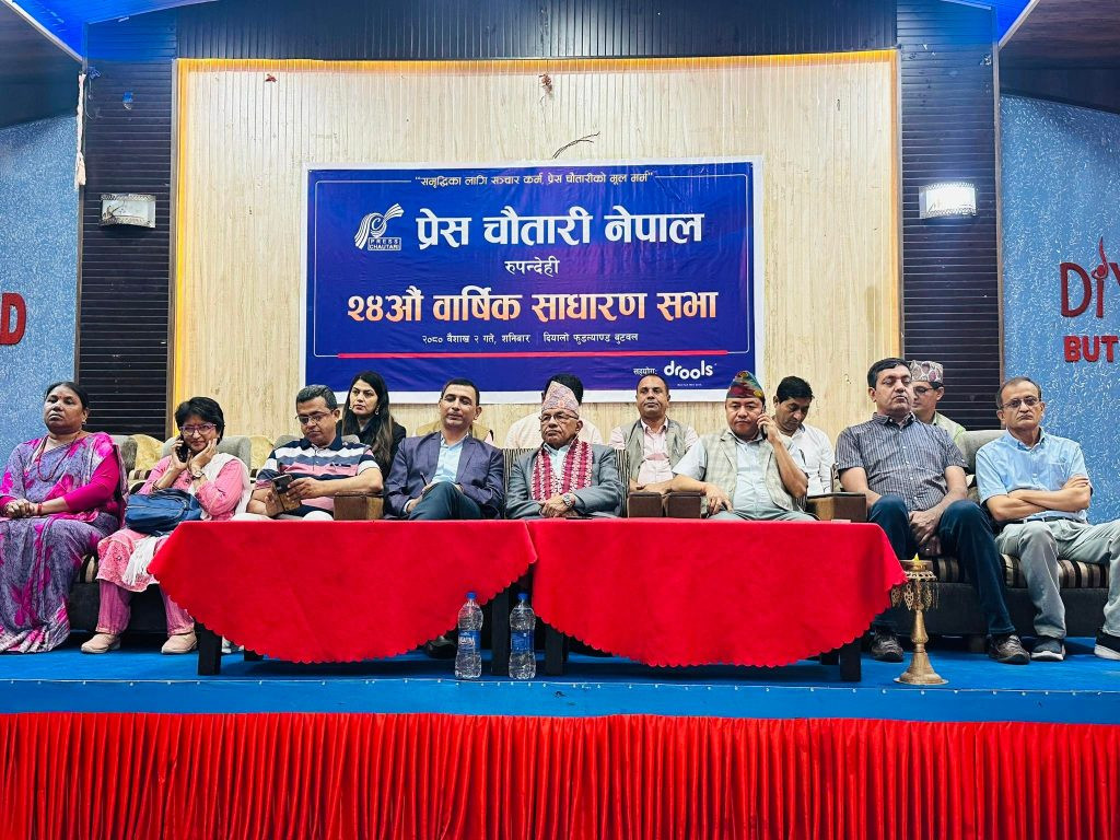 अस्थिरताबाट फाइदा लिने शक्तिका विरुद्ध कलम चलाउन मुख्यमन्त्री गिरीको आग्रह