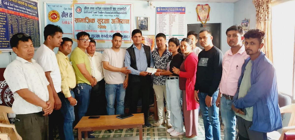 मजदुर तिलक थारुको परिवारलाई सात लाख राहत प्रदान