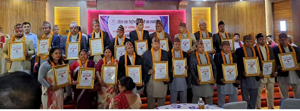 रुपन्देही होटल तथा रेष्टुरेन्ट ब्यवसायी संघको पद हस्तान्तरण