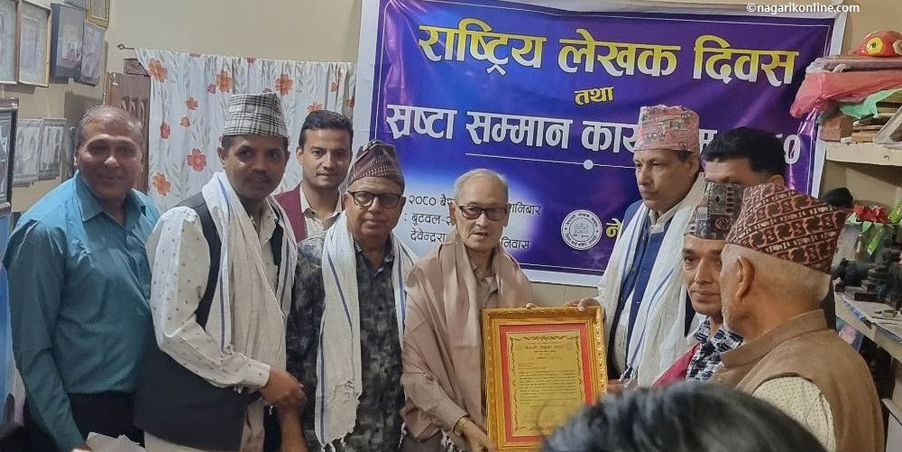 राष्ट्रिय लेखक दिवसमा साहित्यकार देवेन्द्रराज शाक्यलाई सम्मान