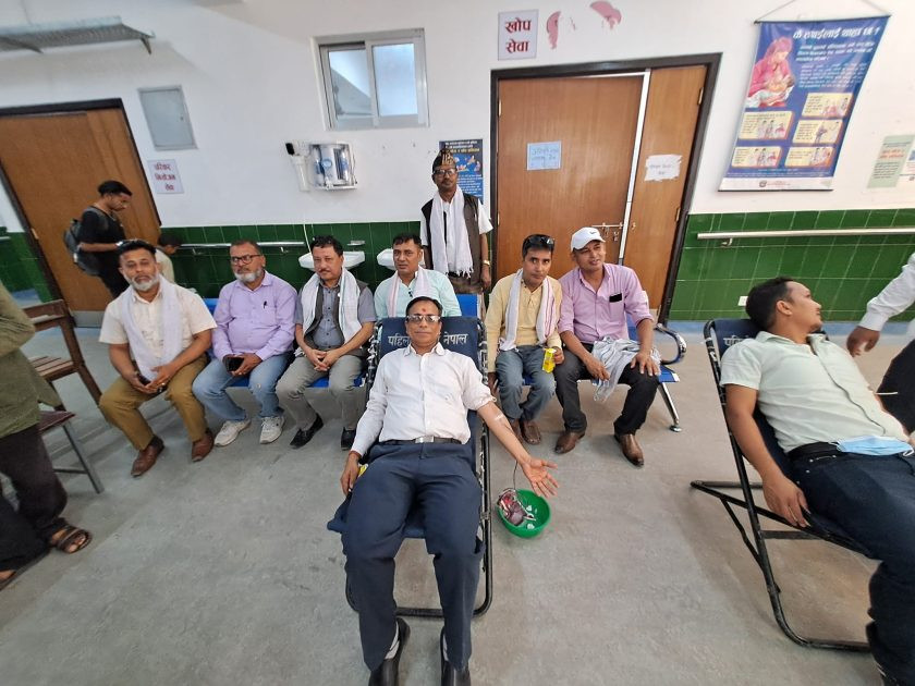 स्वास्थ्यकर्मी संघको स्थापना दिवस : १०३ युनिट रगत संकलन