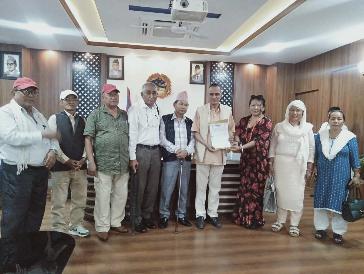 गलत तथ्याङ्क सच्याउन माग गर्दै मगर संघले बुझायो ज्ञापनपत्र