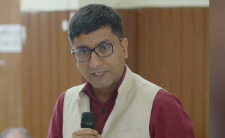 ‘सरकार र साथी मध्ये के रोज्ने हो यो बैठकले टुंगो लगाउनुपर्दछ’ : अजयबाबु शिवाकोटी