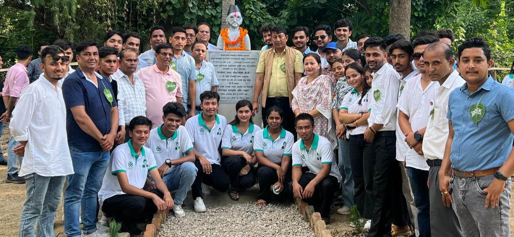 पक्लिहवा कृषि क्याम्पसमा वीपीको शालिक अनावरण
