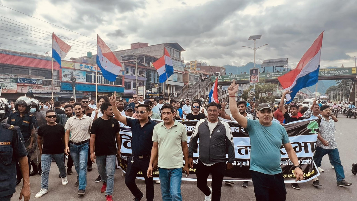 तरुण दलले बुटवलमा बिरोध प्रदर्शन गर्दै माग्यो गृहमन्त्री श्रेष्ठको राजीनामा