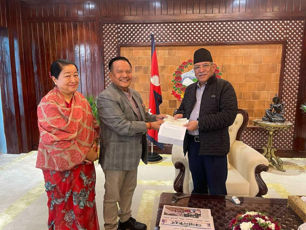 भाटभटेनीका संचालक मीनबहादुरले भूकम्प पीडितलाई गरे १ करोड ११ लाख ११ हजार आर्थिक सहयोग