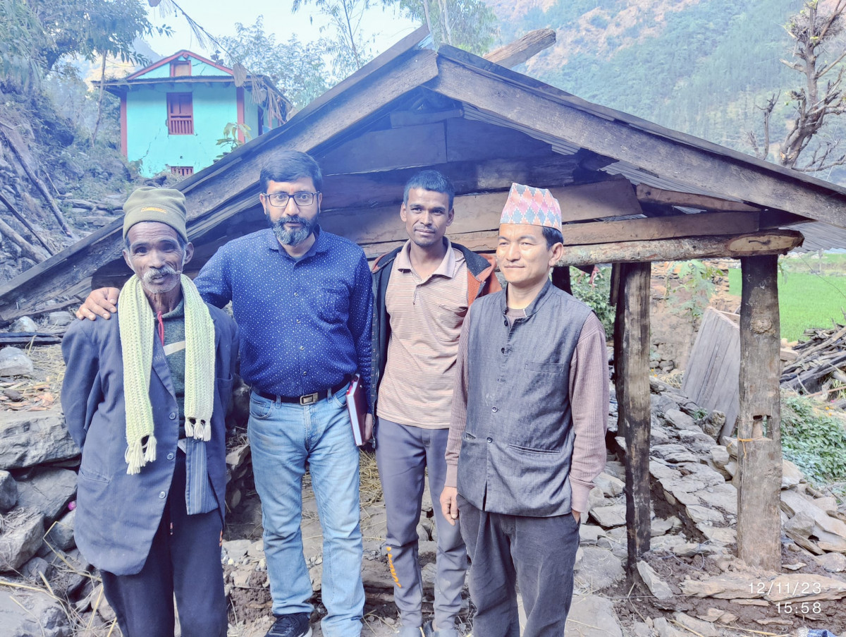 भूकम्प प्रभावितका सारथी कांग्रेस नेता शिवाकोटी,अस्थायी आवास निर्माणमा ब्यस्त