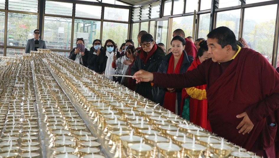 लुम्बिनी विकास कोषले सञ्चालनमा ल्यायो दैनिक १ लाखसम्म दियो बाल्न मिल्ने  ‘दियो सेड’