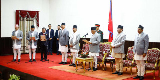नवनियुक्त बिना बिभागिय तीन जना मन्त्रीले लिए शपथ