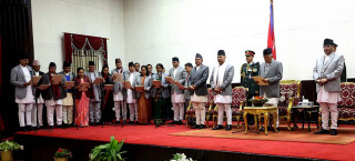 नवनियुक्त १६ मन्त्रीले लिए शपथ,यस्तो छ प्रधानमन्त्री प्रचण्डको टीम (सूचीसहित)