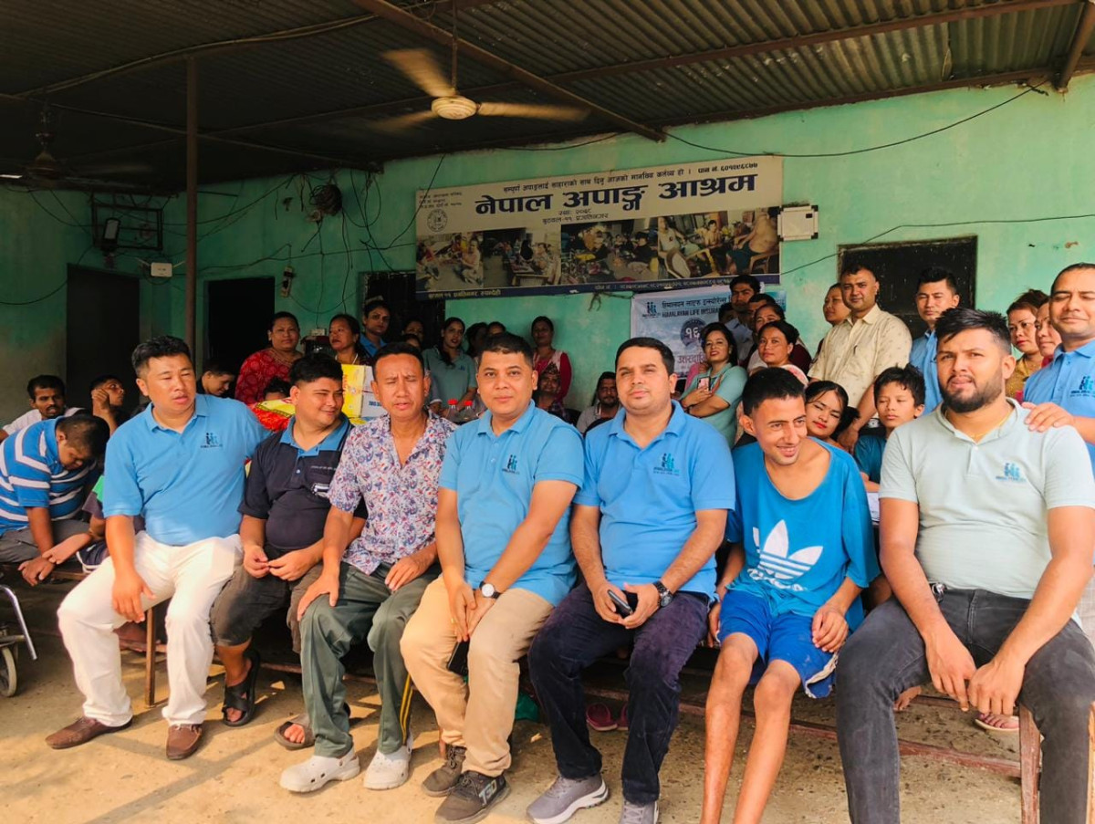 हिमालयन लाइफ इन्स्योरेन्स  १६ औँ वार्षिकोत्सव : अपाङ्ग आश्रममा खाद्यान्न  बितरण