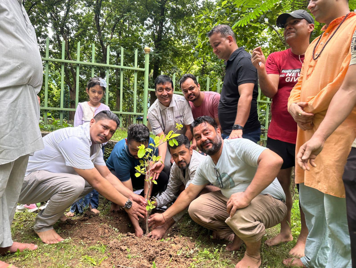 नाडा लुम्बिनीद्वारा बुटवल फूलबारीमा १२ राशीका बिभिन्न बिरुवा रोपण