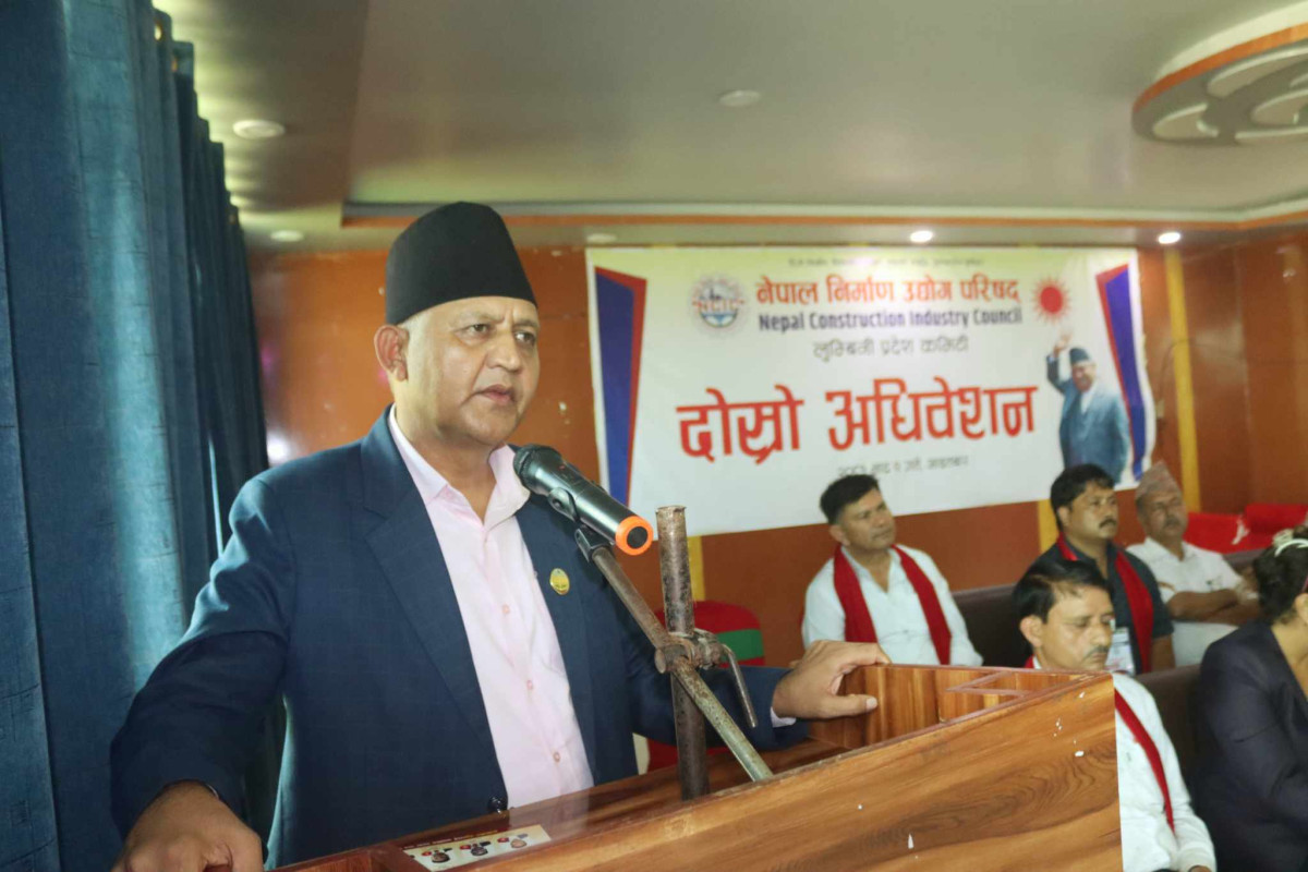 निर्माण व्यवसायीलाई मुख्यमन्त्री आचार्यको निर्देशन : ‘जिम्मेवारी पुरा गर्नुहोस्’