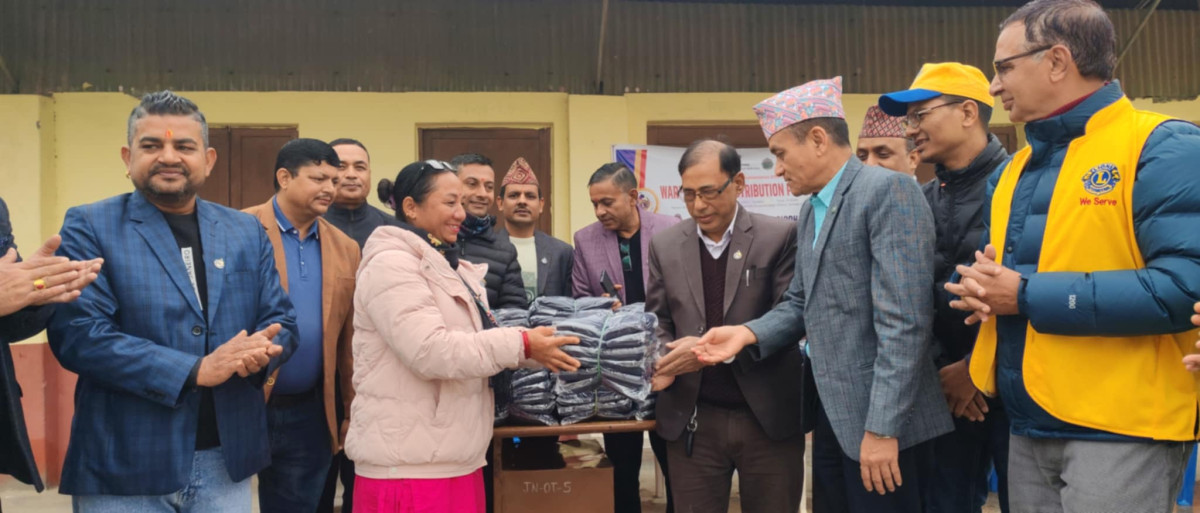 लायन्स क्लव अफ बुटवल सिद्धबाबाद्वारा जनशक्ति स्कुलमा न्यानो कपडा वितरण