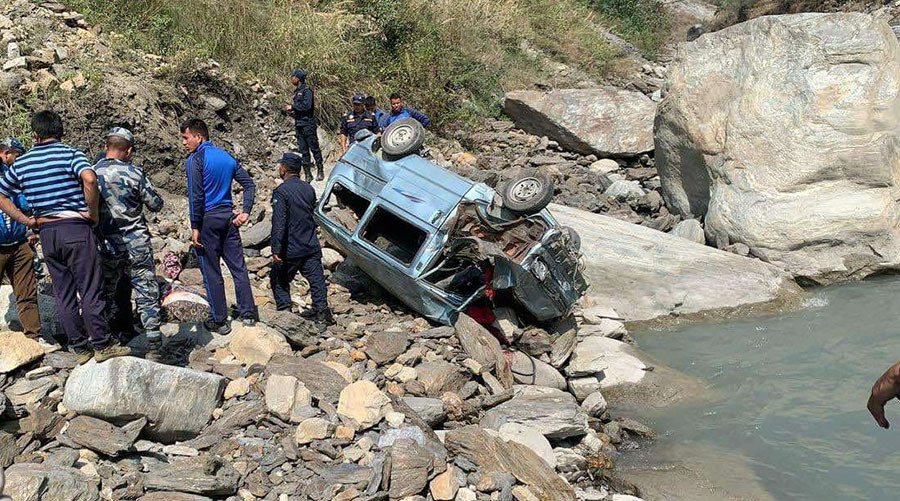 म्याग्दीमा  भ्यान दुर्घटना हुँदा एकको मृत्यु, तीन घाइते