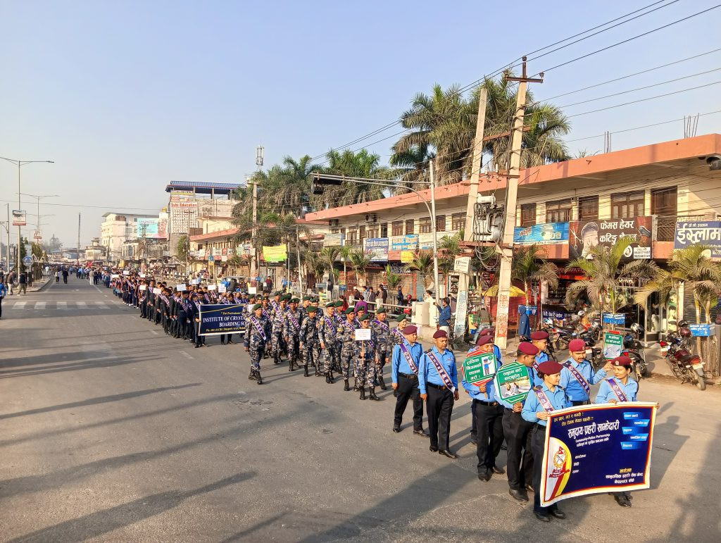 सुरक्षित यात्रा नेपालद्वारा नेपालगञ्जमा  प्लेकार्डसहित सचेतनामूलक र्‍याली